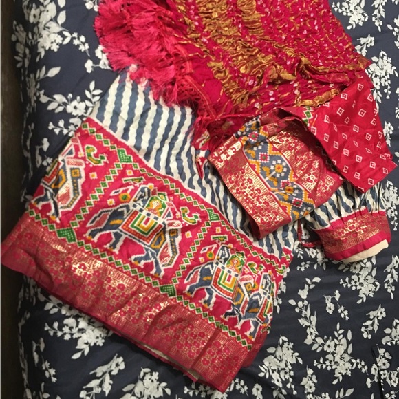 Chaniya choli for sale . Just used 2 times. Comes with nice duppata and blouse - Picture 3 of 8